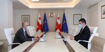 PM Meets with EIB Official, Discusses Importance of Support from Int’l Partners