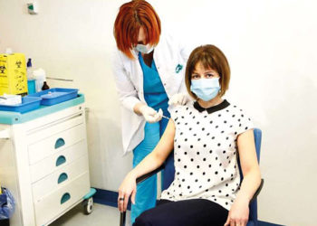 The Health Minister is vaccinated with AstraZeneca. Source: ImediNews