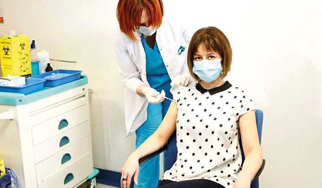 The Health Minister is vaccinated with AstraZeneca. Source: ImediNews