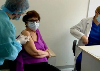 92 Years Old Georgian Filmmaker Gets Vaccinated