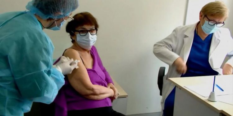 92 Years Old Georgian Filmmaker Gets Vaccinated