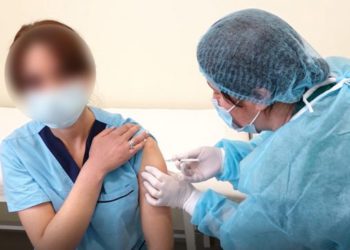 Nurse Who Collapsed after Vaccination Remains in ‘Serious but Stable’ Condition