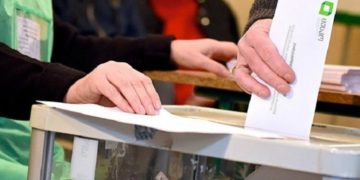IRI Poll: 45% of Georgians Support Opposition Demand for Snap Elections