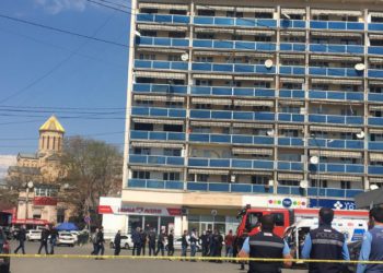 MIA: Attacker on Bank Took 7 People Hostage