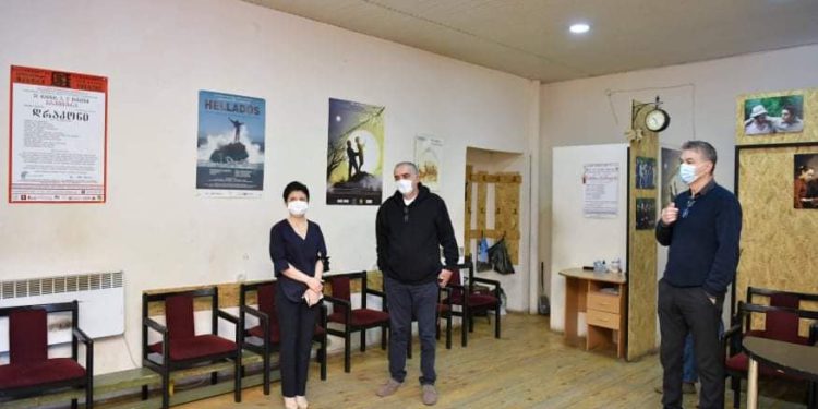 Tea Tsulukiani Visits Art Youth Center ‘Art Hall’