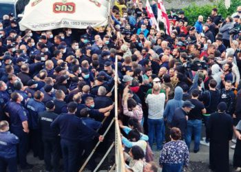 Opponents of Namakhvani HPP Try to Prevent Enka Construction Equipment, Workers Entering Site