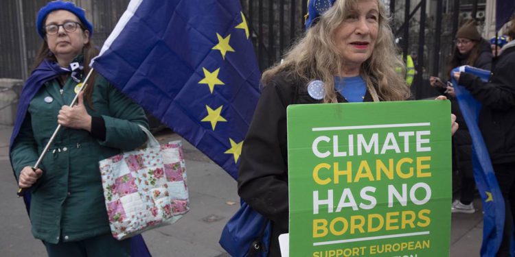 EU High Rep: Use of Local Natural Resources Weakens Kremlin Influence