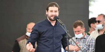 Varlam Goletiani, one of the organizers, says that the police forces have been transporting Enka workers onto the site in their own vehicles. Source: Facebook