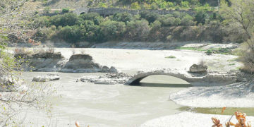 Submerged Historic ‘Pompey’s Bridge’ Seen in Mtskheta