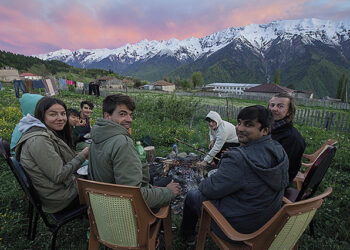 The regular flow of trekkers on the popular route up through Etseri to Mazeri, with a possible shopping, meal or overnight stop at our place, has so far had not a single person this year.