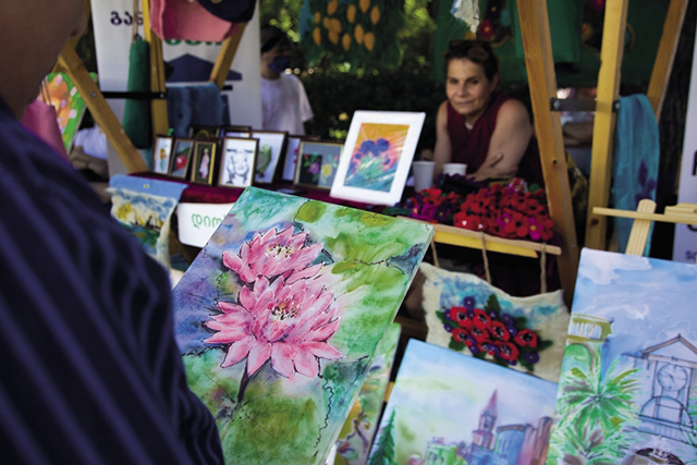 Established in 2017, Dioskuria is an association supporting IDPs from Abkhazia in their economic and cultural revival. It began with embroidery classes for IDP women and girls, and after receiving funding, they set up a craft laboratory and supplied it with consumables and small appliances. As a result, many women acquired skills in felt and batik making, ribbon embroidery, modeling, designing, and sewing.