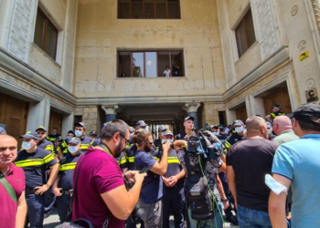 Noise at Entrance of Parliament