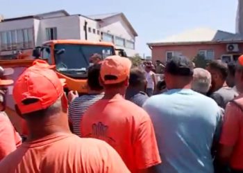 ‘Kaladze, Get Out of your Ferrari’ – Cleaning & Waste Management Service Workers Go on Strike