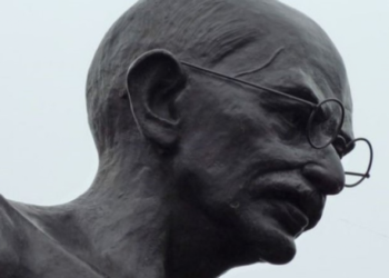 Kaladze: Glasses Stolen from Mahatma Gandhi Statue in Tbilisi
