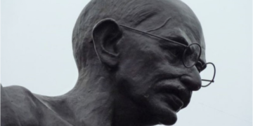 Kaladze: Glasses Stolen from Mahatma Gandhi Statue in Tbilisi