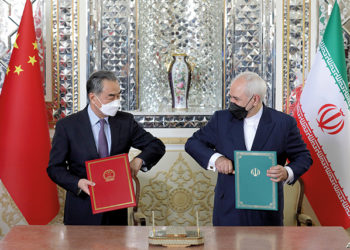 Iranian Foreign Minister Mohammad Javad Zarif, right, and his Chinese counterpart, Wang Yi, pose for a photo after signing a bilateral agreement, in Tehran, Iran, March 27, 2021. Source: voanews.com