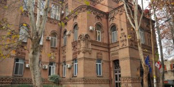 Tbilisi School No.119 Teachers Go on Strike, Claiming Director was Dismissed on Political Grounds