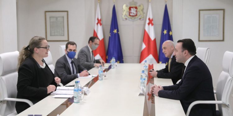 PM Meets with US Deputy Assistant Secretary of State Erika Olson