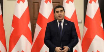 Speaker of Parliament Awards Employees with 25 Years of Experience in Parliament