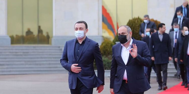 PM Sees Off Prime Minister of Republic of Armenia from Tbilisi Int’l Airport