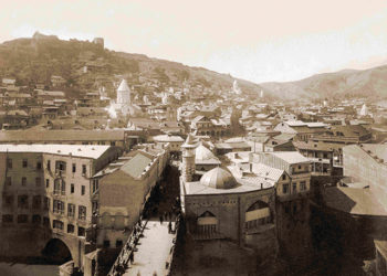 Most of Tbilisi’s still surviving caravanserais were built in the 19th century and structurally resemble each other: iron or wooden balconies overlook all sides of a rectangular courtyard. Image source: medium.com