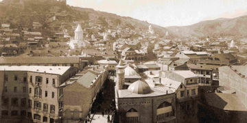 Most of Tbilisi’s still surviving caravanserais were built in the 19th century and structurally resemble each other: iron or wooden balconies overlook all sides of a rectangular courtyard. Image source: medium.com