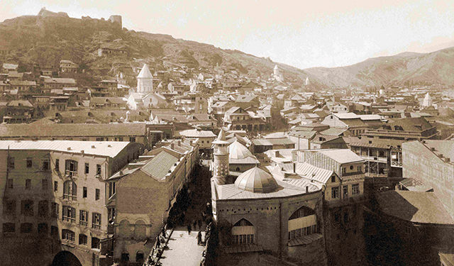 Most of Tbilisi’s still surviving caravanserais were built in the 19th century and structurally resemble each other: iron or wooden balconies overlook all sides of a rectangular courtyard. Image source: medium.com