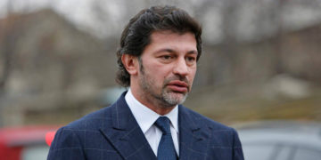 Kaladze Says Erected Cross in front of Parliament is to Stay there Until New Project is Implemented