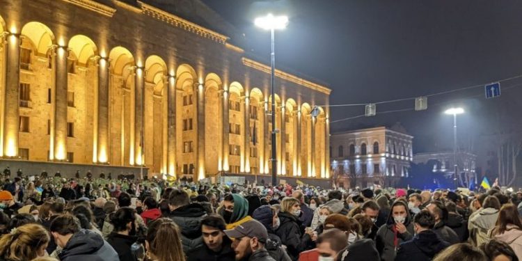Rally in Support of Ukraine Underway in front of Parliament