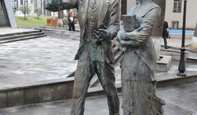 A statue of Oliver and Marjory Wardrop in the "Oliver Wardrop Garden" in Tbilisi