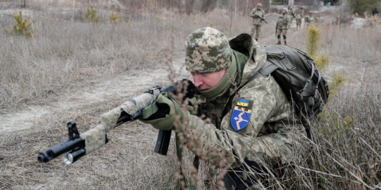 Ukraine: Russia Opened Fire 136 Times in Donbas, Killing 2 Soldiers