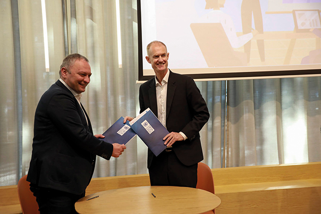 UNDP Head in Georgia Nick Beresford and Bank of Georgia’s Deputy CEO Zurab Masurashvili signed an agreement in Tbilisi. Photo by Leli Blagonravova/UNDP