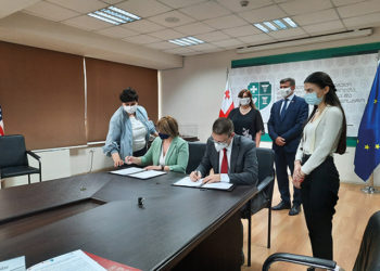 On April 19, 2021, Director of the Czech Development Agency Jan Slíva, First Deputy Minister of Internally Displaced Persons from the Occupied Territories, Labour, Health and Social Affairs of Georgia Tamar Gabunia and Deputy Minister Tamila Barkalaia signed two MoUs covering two projects funded by the CDA: Way to Home - Development of Adult Alternative Social Services in Georgia (total budget: 780 000 EUR) and Support to the Primary Healthcare Strengthening in Georgia (total budget 1 233 000 EUR)