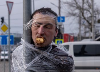 The Economist: ერთი თვე კიევში: პანაშვიდები ჯარისკაცებისთვის, ბოძებზე გაკვრა – ჯიბის ქურდებისთვის