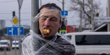 The Economist: ერთი თვე კიევში: პანაშვიდები ჯარისკაცებისთვის, ბოძებზე გაკვრა – ჯიბის ქურდებისთვის