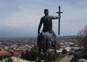 A statue of Georgian King Erekle II in the central square of Telavi. Photo by Mike Godwin