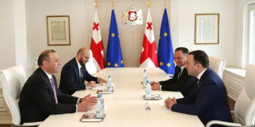 PM Meets with Secretary of Security Council of Republic of Armenia, Discusses Good Neighborly Relations