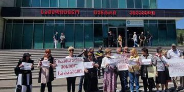 Ongoing Rally in Front of ‘Vivamed Clinic’ Demanding Saakashvili’s Transfer Abroad for Treatment