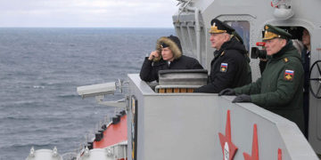 Joint exercises of the Northern and Black Sea fleets. With Commander-in-Chief of the Navy Nikolai Yevmenov, center, and Commander of the Southern Military District Forces Alexander Dvornikov. Source: Kremlin