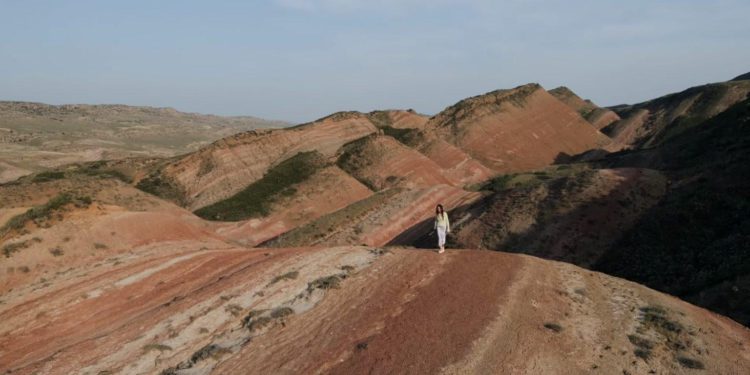 Georgian-Ukrainian Singer Sophie Villy Releases Song and Music Video in Support of Ukraine