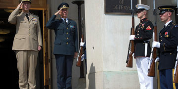 US' Admiral Mullen and General Göranson. Source: Wikiwand