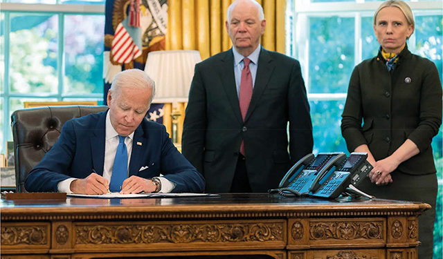 United States President Joe Biden signs the Ukraine Democracy Defense Lend-Lease Act of 2022 in the Oval Office of the White House. Source: AP Photo/Manuel Balce Ceneta