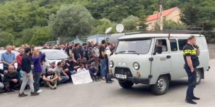 Trade Unions of Metallurgists, Miners & Chemists Join Striking Employees of Borjomi
