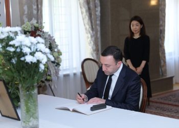 Georgian PM Records His Condolences Over Death of Shinzo Abe in Condolence Book