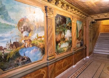 The entrance hall at 18 G. Tabidze Street