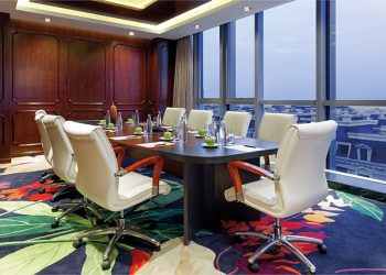 Along with six conference rooms and the ballroom mentioned above, we also have the Club Lounge, an exclusive private area with cozy décor, personalized service and a pleasant atmosphere with a great view