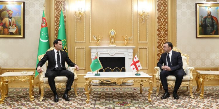 PM Meets President of Turkmenistan, Discusses Transit Potential of Both Countries