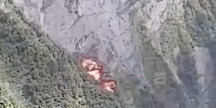 Helicopter Crashes During Rescue Operation of Paragliders who Fell in Gudauri
