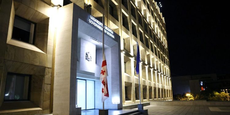 On 14th Anniversary of 2008 War, State Flag Lowered over Building of Gov’t Administration