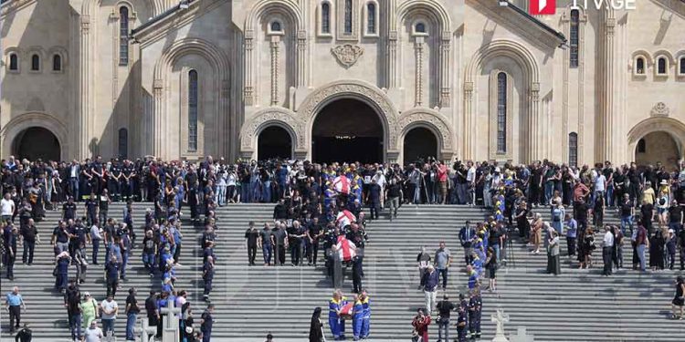 Georgian Officials Pay Tribute to Helicopter Crash Victims at Trinity Cathedral